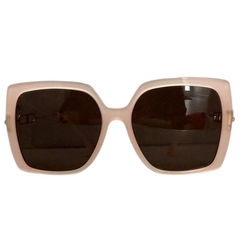 New! Authentic Burberry Blush Sunglasses with Brown Case - Picture 3 of 4